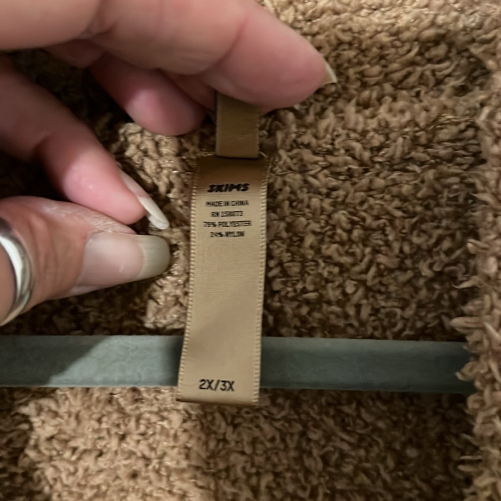 Skims Cropped Pullover - Picture 3 of 6